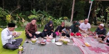 Hangat dan Sederhana, Bupati Herdiat dan Istri Buka Puasa Bersama Warga di Safari Ramadan Terakhir