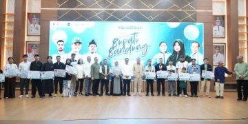 Bupati Bandung Beri Uang “Kadeudeuh” bagi Atlet dan Pelatih Peraih Medali FORNAS VIII NTB 2025