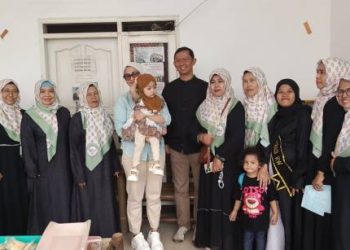 Camat Margahayu Apresiasi Posyandu  8A RW 08 Desa Sayati Ada ‘Bawaslu’ dan Pojok Literasi