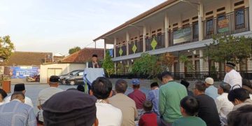 Khotib Idul Fitri : Bukan Sekedar Budaya, Idul Fitri Hari yang Agung