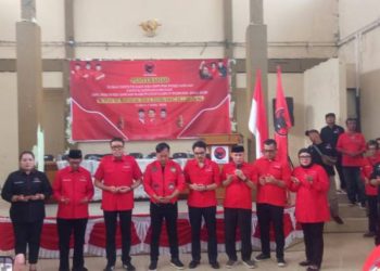 Ono Surono Serahkan SK Kepengurusan PDIP Garut, Tekankan Soliditas dan Keberpihakan Pada Rakyat