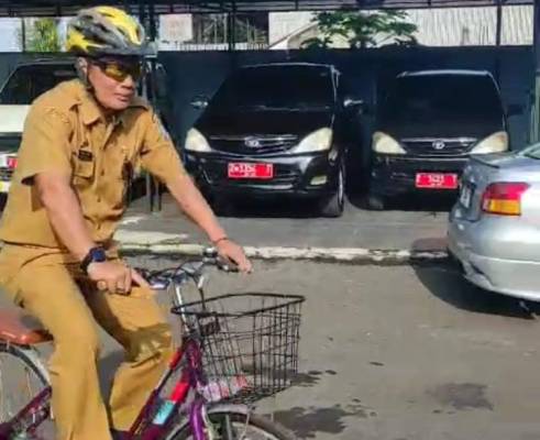 Bersepeda Jadi Pilihan, Kabid Perdagangan Ciamis Tunjukkan Gaya Hidup Sederhana