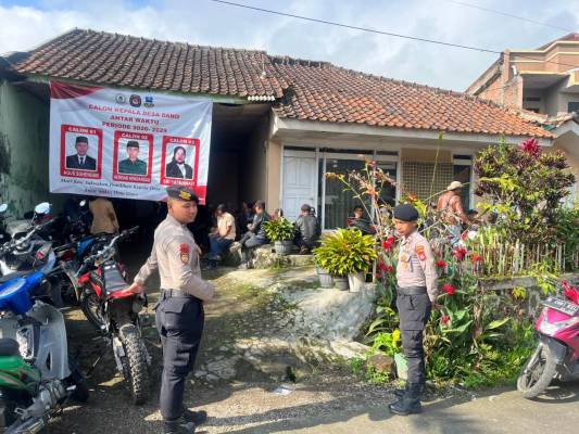 Polres Garut Bersama Polsek Leles Laksanakan Pengamanan di Pilkades PAW Desa Dano