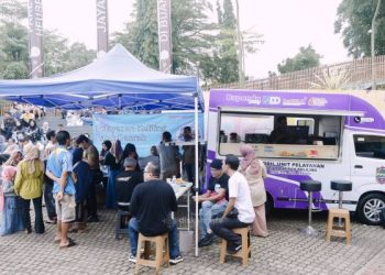 Foto : Bapenda Jemput Bola pelayanan "Gebyar digital bayar pajak" di alun alun Ciamis. Sabtu (18/04/2026)