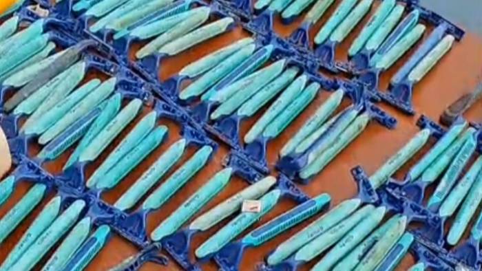 Foto : Ratusan pisau cukur yang ikut dimusnahkan hasil razia 