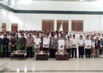 Bupati Herdiat Bekali Calon Jemaah Haji Ciamis, Ingatkan Kesehatan dan Doa di Tengah Tensi Global