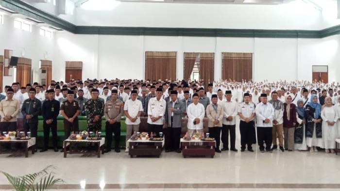 Bupati Herdiat Bekali Calon Jemaah Haji Ciamis, Ingatkan Kesehatan dan Doa di Tengah Tensi Global