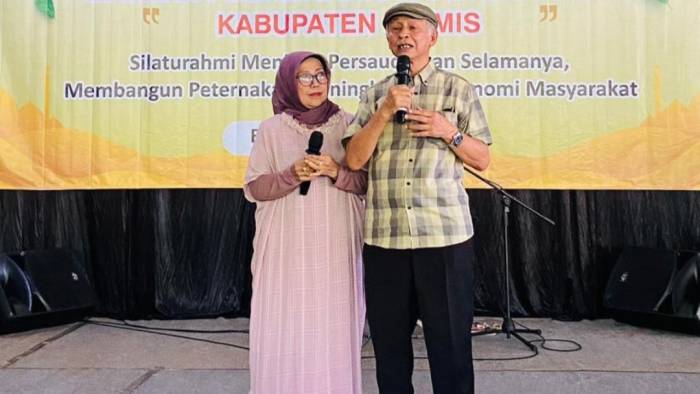Foto : Ir H Pipih Sofyan Rahim  bersama ibu Hj Kania Sofyan mantan Kadisnakan ciamis