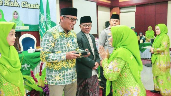 Sekda Ciamis Tegaskan Peran Perempuan di Pelantikan Muslimat NU