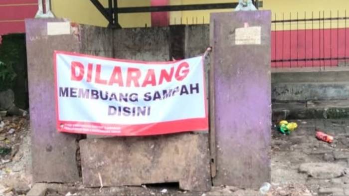 Foto : TPS Sekitar Gedung Puspita Ditertibkan oleh DPRKPLH Ciamis. 