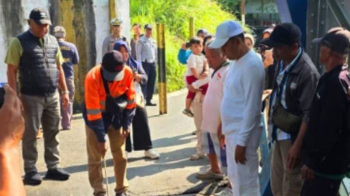 Foto : Kunjungan Gubernur Jabar Dedi Mulyadi Ke Jembatan Cirahong usai viral di medsos. Kamis (09/04/2026)