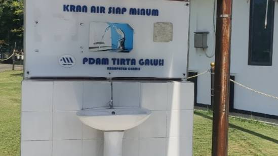 Foto : Fasilitas Air Siap minum kolaborasi dengan Perumdam Tirta Galuh Ciamis di Alun alun Ciamis gratis untuk pengunjung 