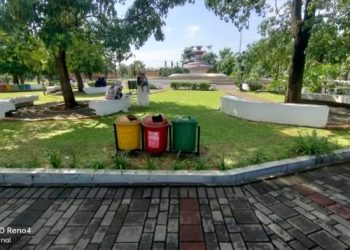 Foto : Salah satu spot alun alun Ciamis di sekitar terlihat tempat sampah dan tempat cuci tangan serta fasilitas untuk duduk.