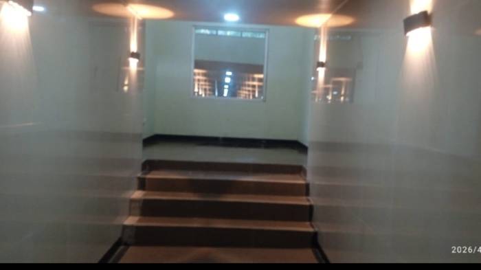 Foto : Akses masuk toilet alun alun Ciamis yang seperti hotel mewah di basement masjid agung Ciamis.