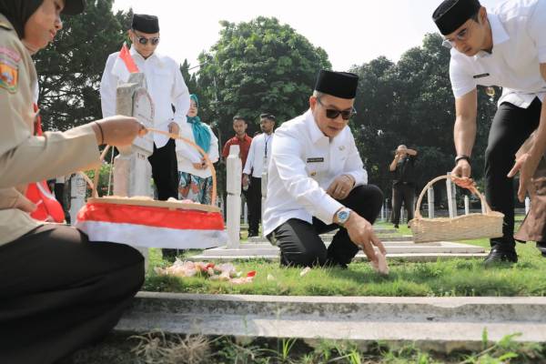 Bupati Kang DS Ziarah Hari Jadi ke 385 Kabupaten Bandung