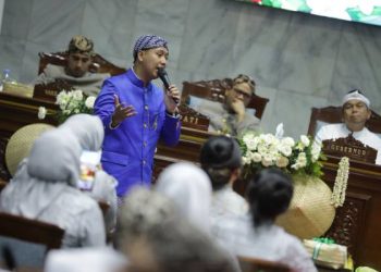 Gubernur Jabar KDM Nampak Haru, “Rindu Purnama” Dilantunkan Penyanyi Maliq