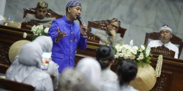 Gubernur Jabar KDM Nampak Haru, “Rindu Purnama” Dilantunkan Penyanyi Maliq