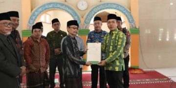 Bupati Bandung  Letakkan Batu Pertama Masjid Paseh, Penuhi Harapan Warga Dua Tahun Lalu