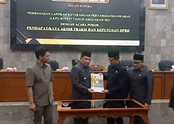 DPRD Garut Serahkan Rekomendasi Catatan Strategis dan Saran Atas LKP Bupati Tahun Anggaran 2025
