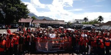Memperingati Hari Buruh Internasional, Semua Buruh di Garut Geruduk Dilingkungan Setda