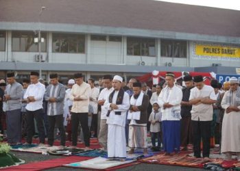 Polres Garut Gelar Sholat Idul Adha 1447 H di Lapangan Apel Polres Garut