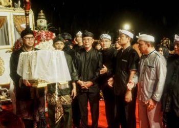 Dari Kawali, Bupati Ciamis Dampingi Kirab Binokasih, Hujan Tak Hentikan Ribuan Warga