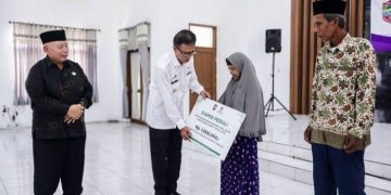 Bupati Herdiat Bersama Program Ciamis Peduli BAZNAS Salurkan Bantuan Korban Bencana