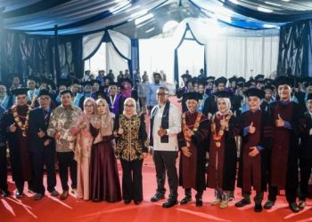 Wisuda STIT Lakbok Dihadiri Wamenkop RI dan Sekda Ciamis, Lulusan Diminta Siap Bersaing