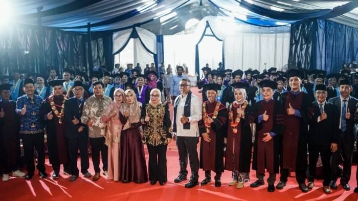 Wisuda STIT Lakbok Dihadiri Wamenkop RI dan Sekda Ciamis, Lulusan Diminta Siap Bersaing