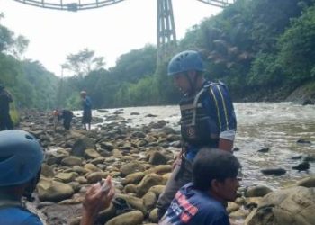 Pria Diduga Bunuh Diri Loncat dari Jembatan Cirahong, Tim Gabungan Lakukan Pencarian