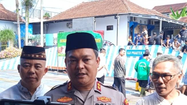 Polres Ciamis Sembelih 8 Sapi dan 25 Kambing, Kapolres: Kurban Jadi Wujud Berbagi untuk Sesama