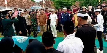 Om Zein Secara Resmi Lantik Farid, PAW Kepala Desa Liunggunung