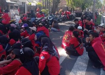 Sejumlah Buruh Peringati May Day di Lapang Setda Garut