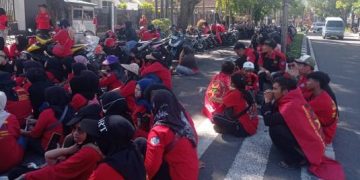 Sejumlah Buruh Peringati May Day di Lapang Setda Garut