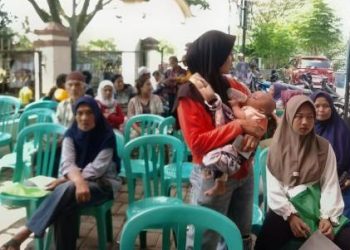 Distribusi Bansos Pangan di Sukabakti: 617 KPM Terima Beras dan Minyak untuk Jaga Ketahanan Ekonomi Warga