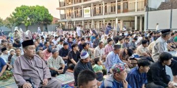 DKM Al-Haq Gelar Sholat Idul Adha di Halaman Sekolah Al-Haq, Khotib: Kurban Hakikatnya Menyembelih Sombong, Kikir, Ego, dan Cinta Dunia
