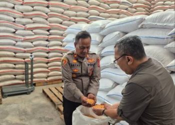 Polri Dukung Ketahanan Pangan Nasional, Salurkan 4 Ton Jagung ke Bulog Kabupaten Garut.