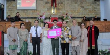 Gaspol Pakta Manis Hadir di Hari Bahagia Pengantin, Disdukcapil Ciamis Serahkan Akta Perkawinan Usai Pemberkatan