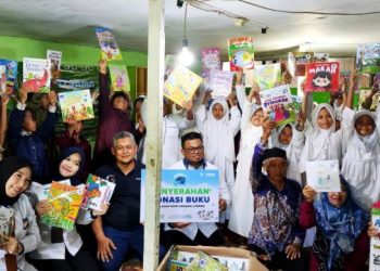 Potret Senyum Anak-Anak Pedalaman Mendapat Ribuan Buku Baru dari PNM