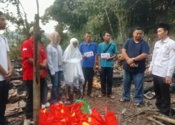 Yudha Puja Turnawan Tinjau Korban Kebakaran, Dorong Pemkab Garut dan Berbagai Pihak Segera Bangun Kembali Rumah Lansia
