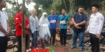 Yudha Puja Turnawan Tinjau Korban Kebakaran, Dorong Pemkab Garut dan Berbagai Pihak Segera Bangun Kembali Rumah Lansia