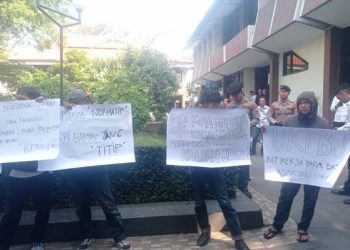 Pemuda Akhir Zaman Geruduk Kantor UKPJ Garut, Dorong Transparansi