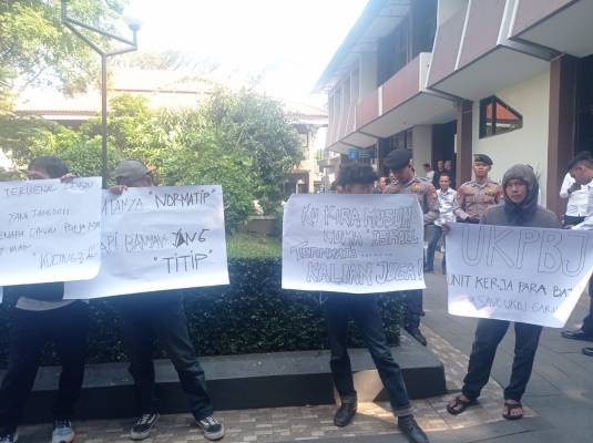 Pemuda Akhir Zaman Geruduk Kantor UKPJ Garut, Dorong Transparansi