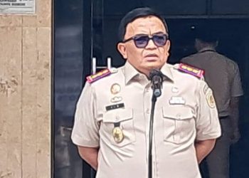 Serahkan 100 Sertipikat pada Warga Desa Langensari, Kakan ATR/ BPN Sebut PTSL Program Strategis Nasional