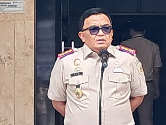 Serahkan 100 Sertipikat pada Warga Desa Langensari, Kakan ATR/ BPN Sebut PTSL Program Strategis Nasional