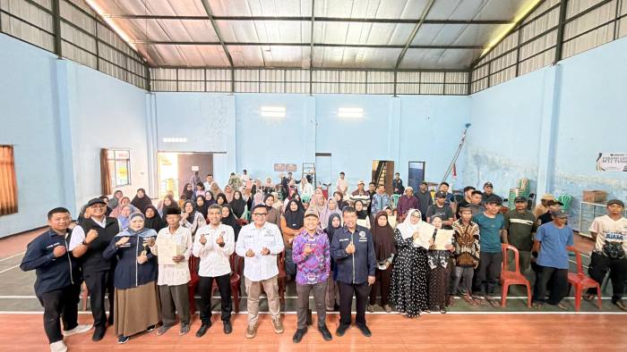 Serahkan Sertipikat PTSL di Desa Ancolmekar. Kakan BPN Kabupaten Bandung: Sertipikat PTSL Elektronik Syah dan Miliki Kekuatan Hukum