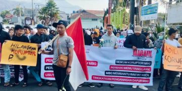 Ribuan Warga Padati Simpang Lima Garut, Serukan Keberlanjutan Program MBG dan Perang Melawan Korupsi