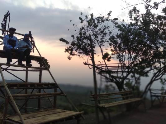 Sunset di Puncak Halimun Sisa Peradaban Lingga Ratu