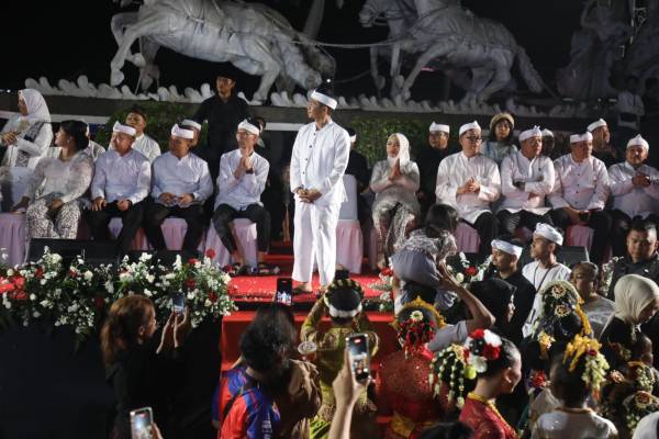 Malam Festival Budaya Hari Jadi Purwakarta, Kemegahan yang Mengandung Makna