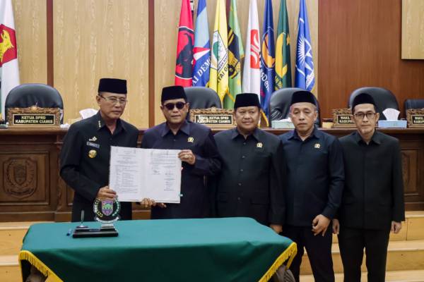DPRD Setujui Raperda Pertanggungjawaban APBD 2025, Bupati Herdiat Dorong Penguatan PAD dan Ajukan Lima Raperda Baru